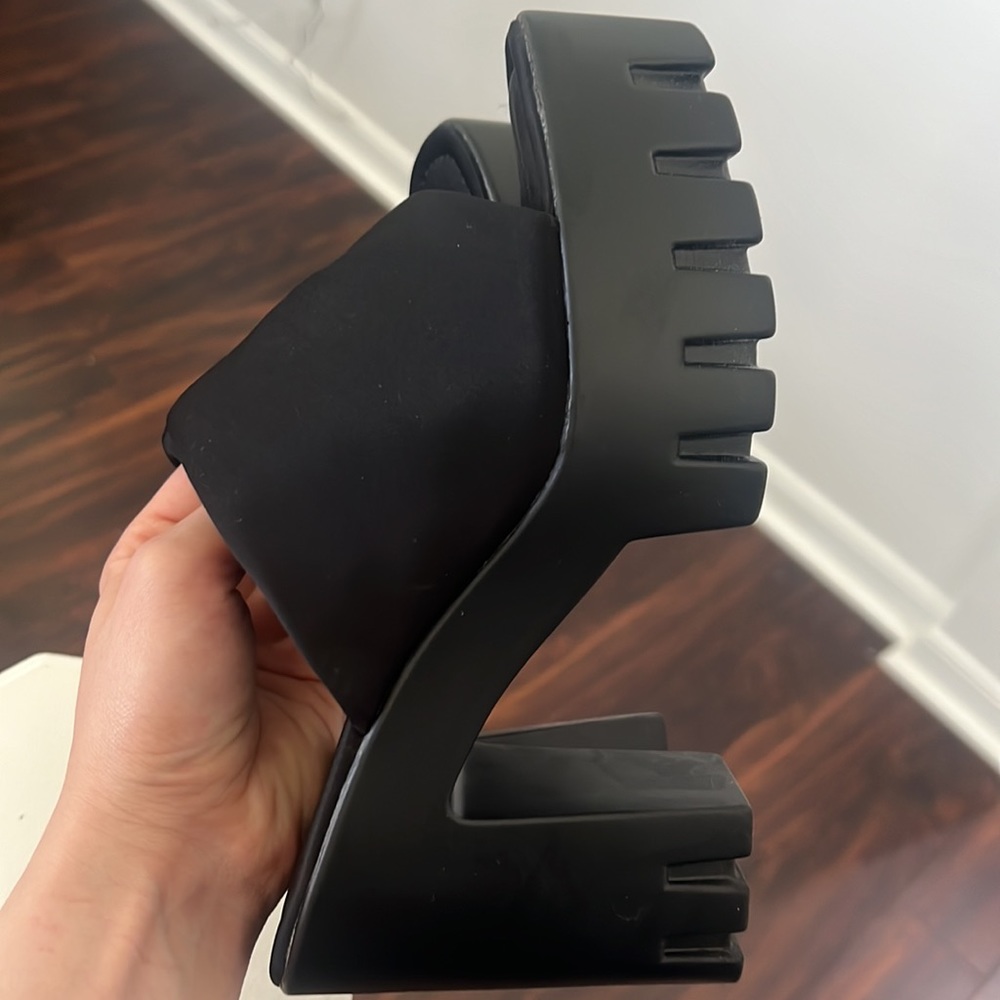 Size 7 black chunky heels - Picture 4 of 5